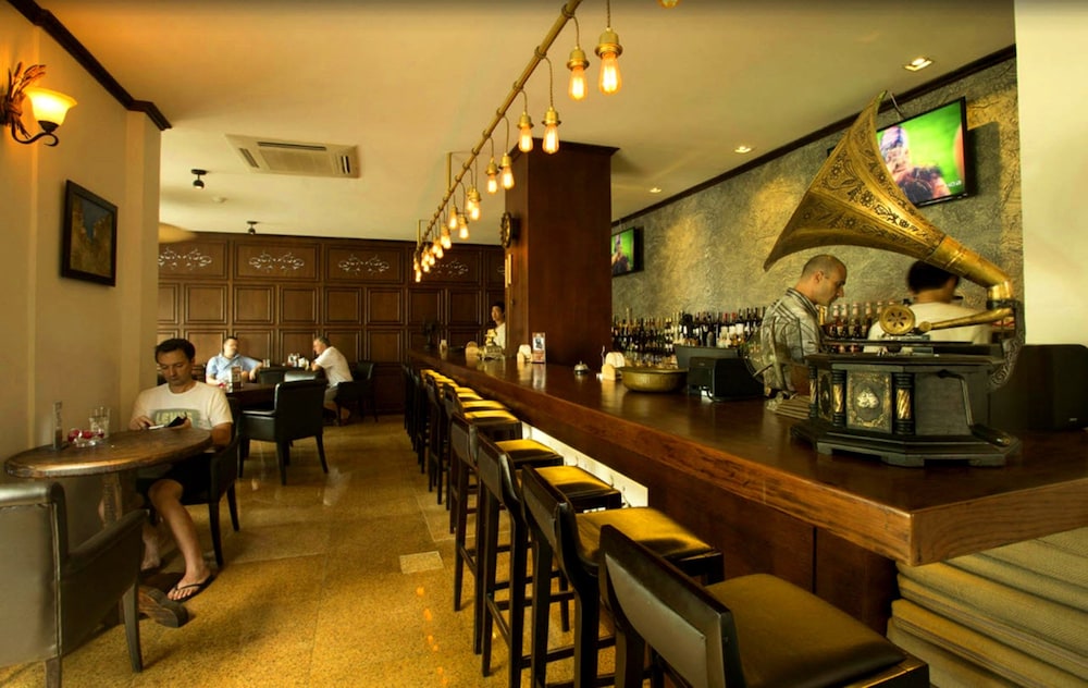 Hotel Bar