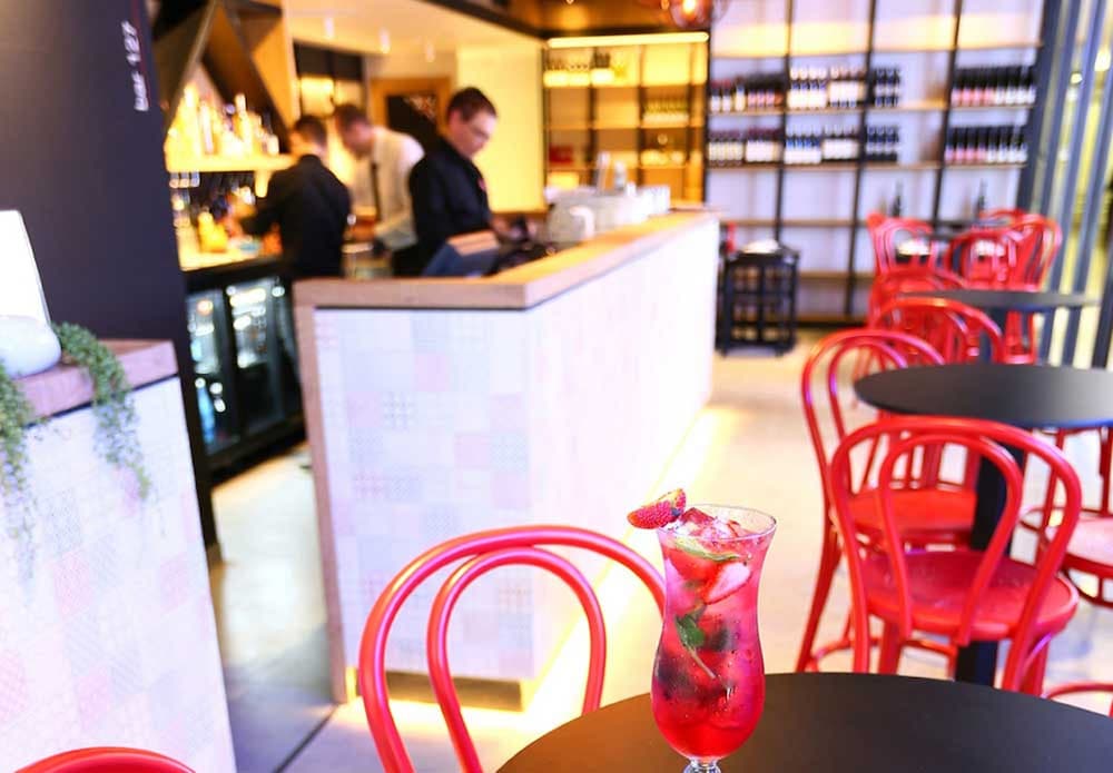 Hotel Bar