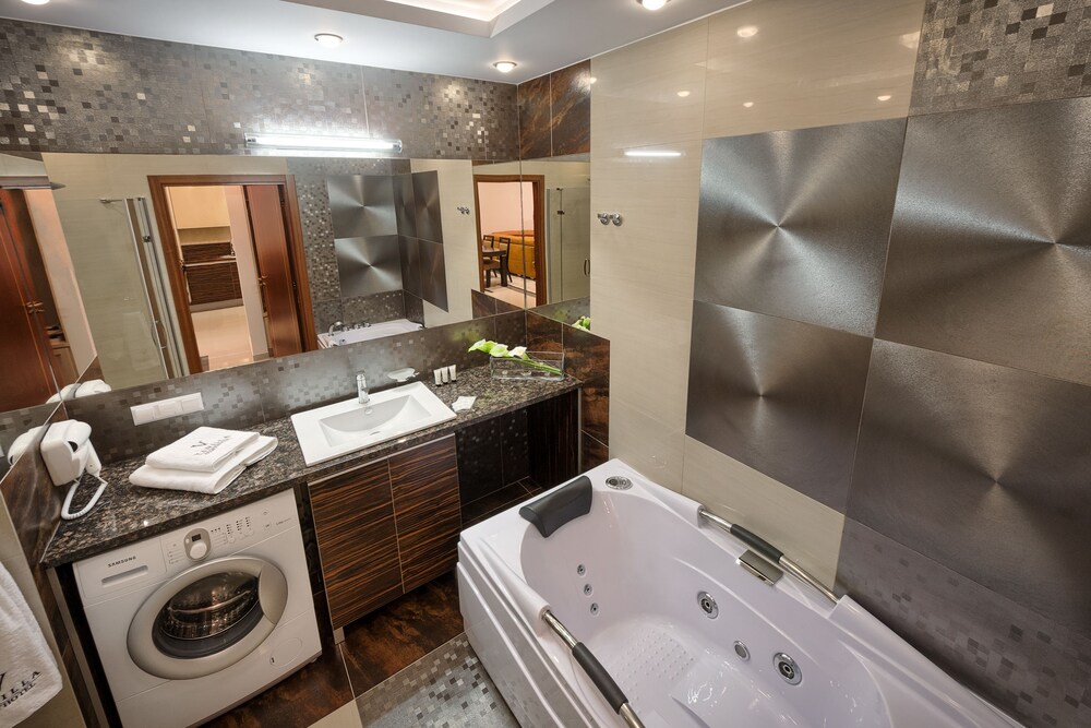 Family Apartment - Bathroom