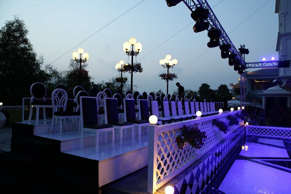 Outdoor Banquet Area