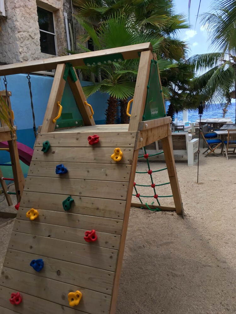 Zona de juegos infantil al aire libre