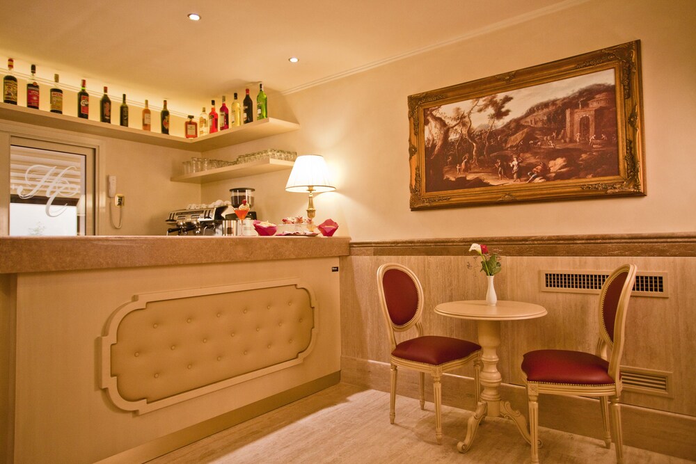 Hotel Bar