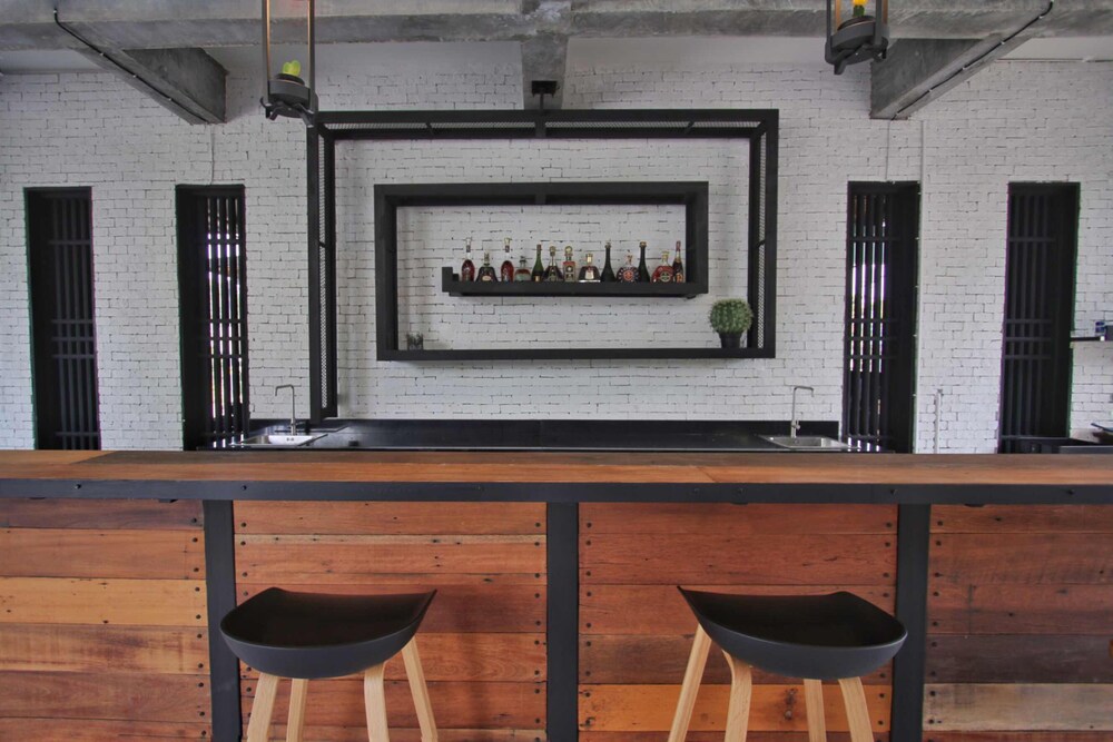 Poolside Bar