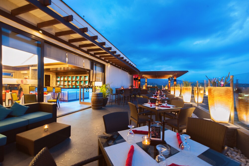 Hotel Bar
