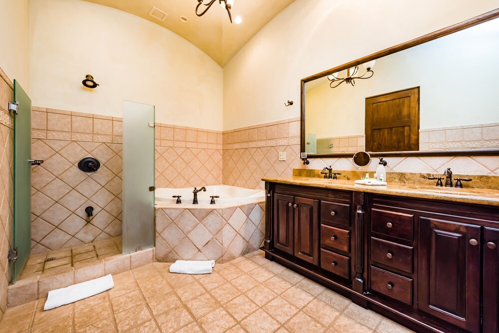 Luxury Villa, 3 Bedrooms, Garden View - Bathroom
