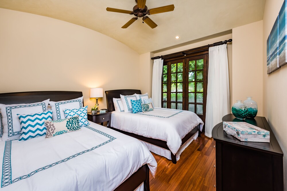 Luxury Villa, 3 Bedrooms, Garden View - Guestroom