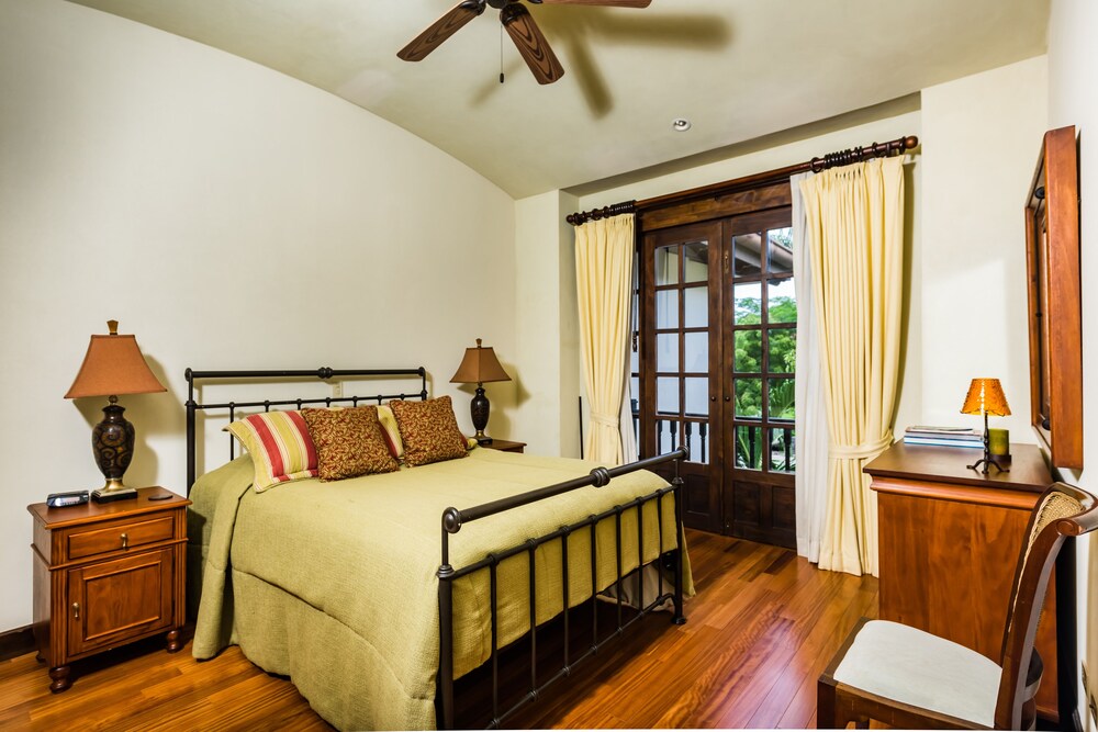 Luxury Villa, 3 Bedrooms, Garden View - Guestroom