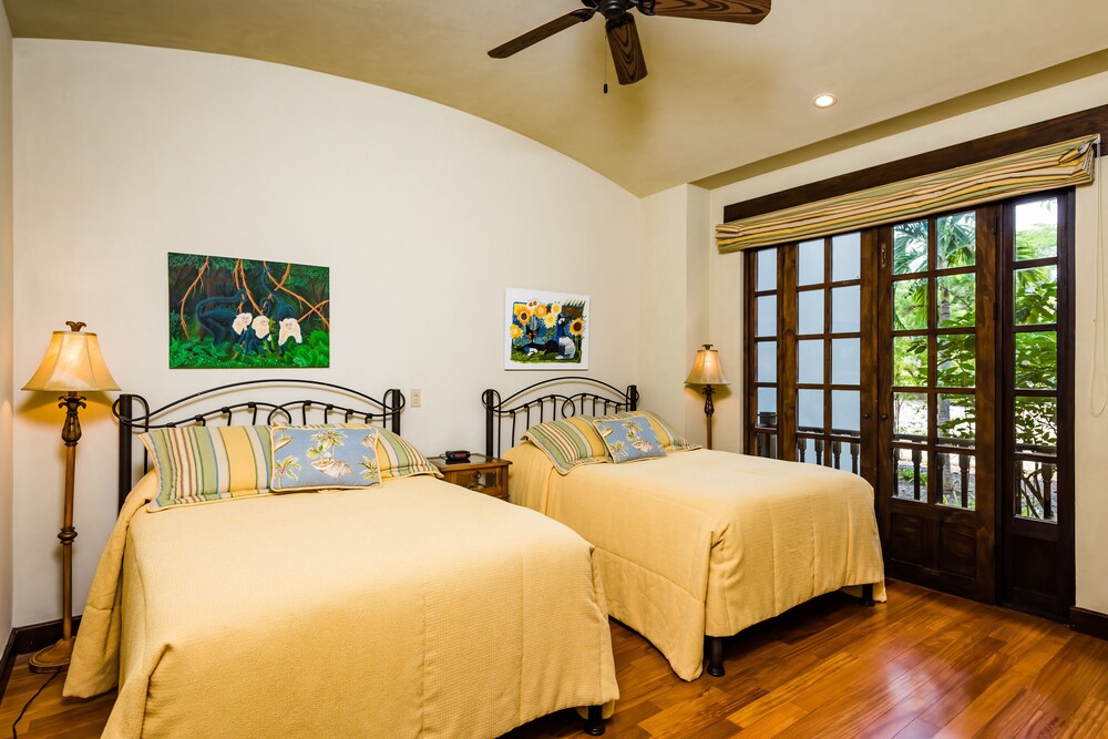 Luxury Villa, 3 Bedrooms, Garden View - Guestroom