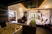 Jacuzzi Suite