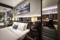Connecting Room