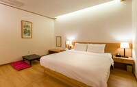 Deluxe Double Room (Korean Style)