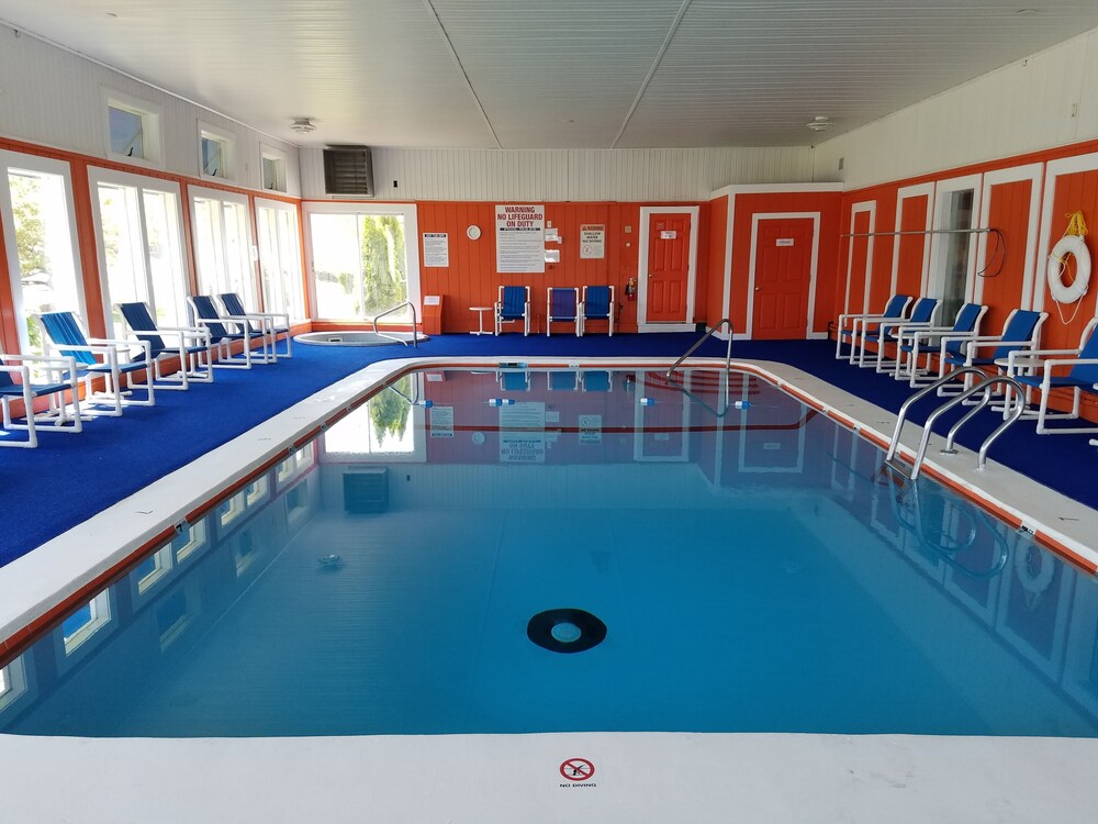 Indoor pool, Cape Cod Family Resort and Parks