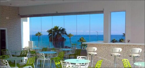 Hotel Bar