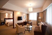 Suite, Lake View
