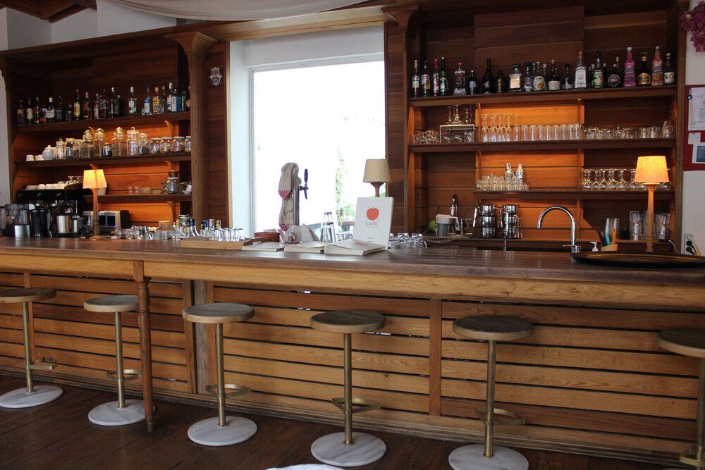Hotel Bar
