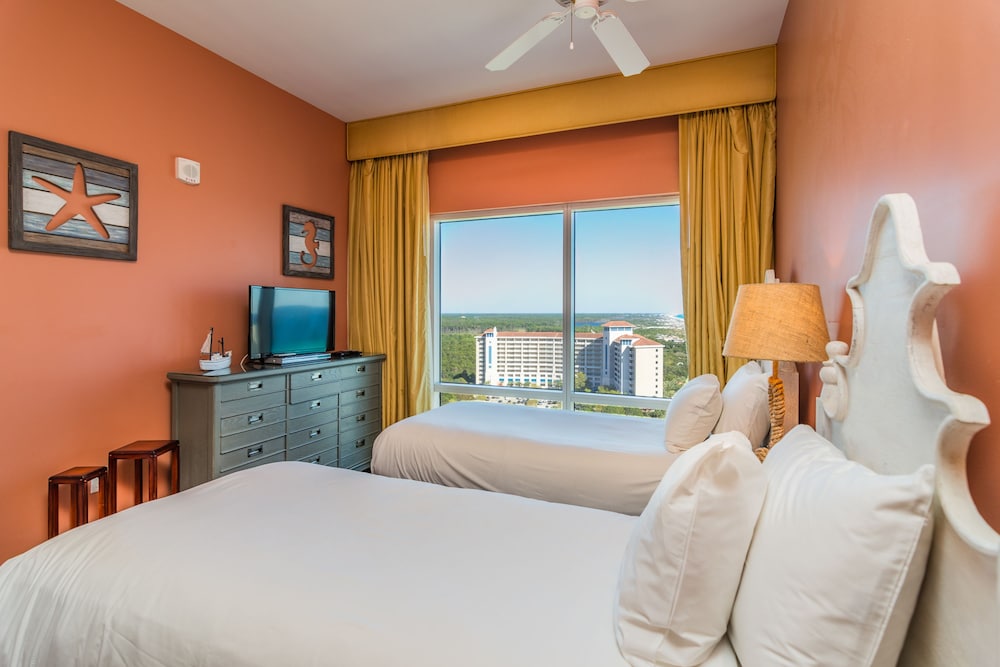 Condo, 2 Bedrooms, Kitchen - Guestroom