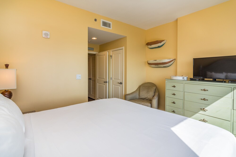 Condo, 2 Bedrooms, Kitchen - Guestroom