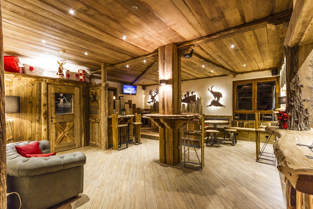 Hotel Lounge