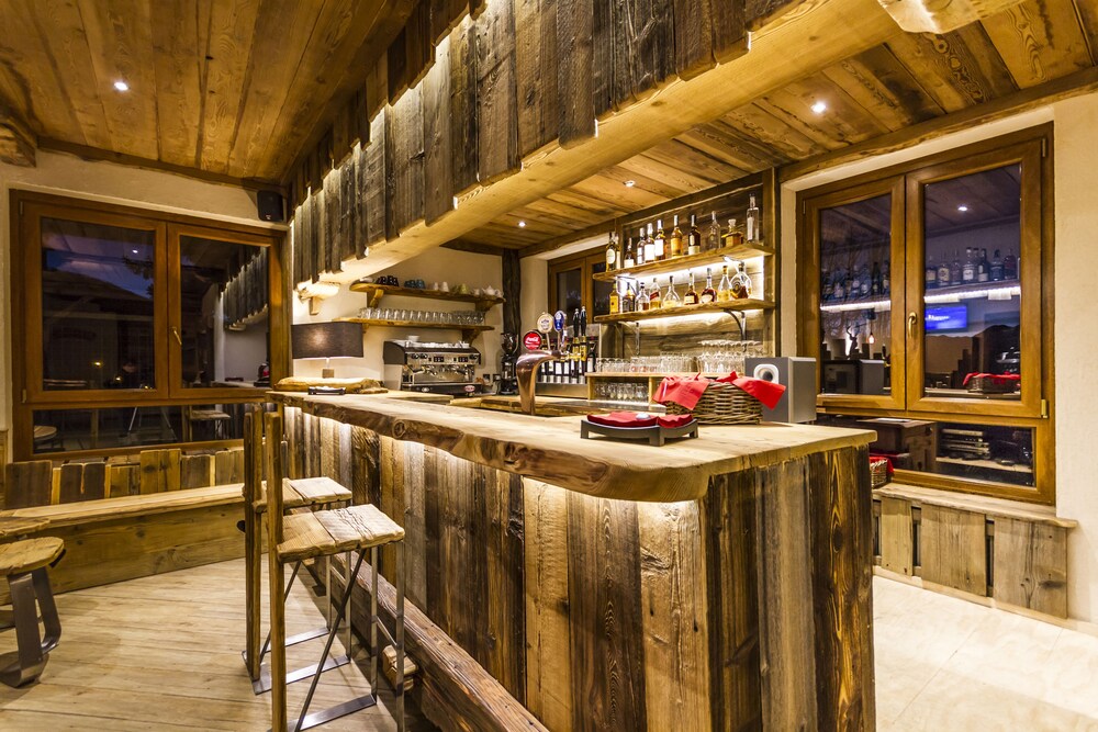 Hotel Bar
