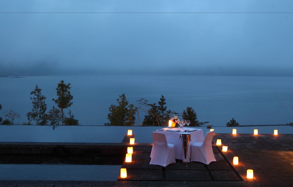 Couples Dining