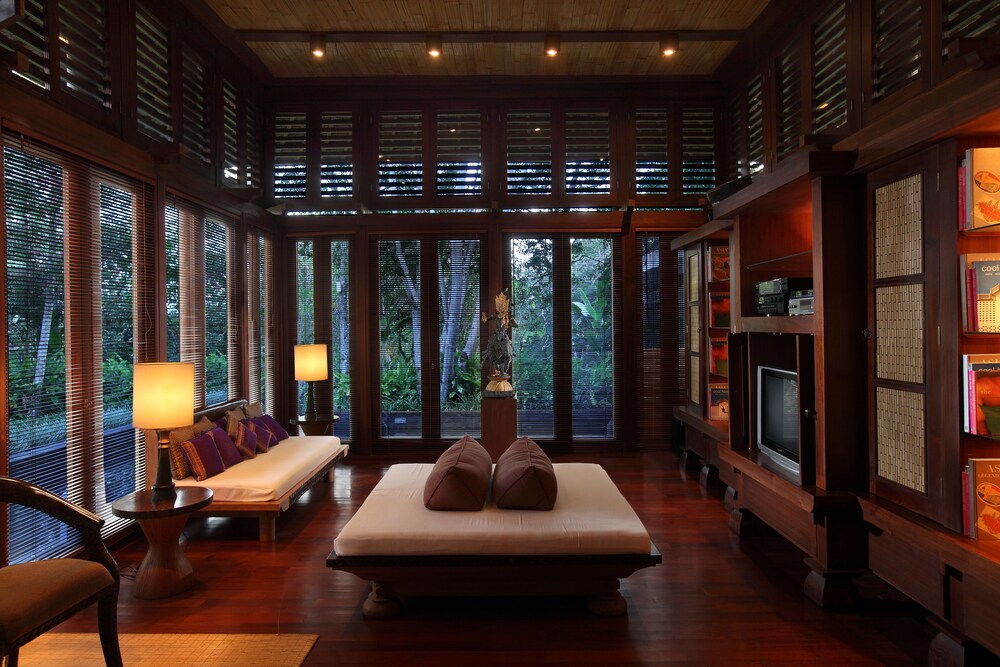 Executive Lounge