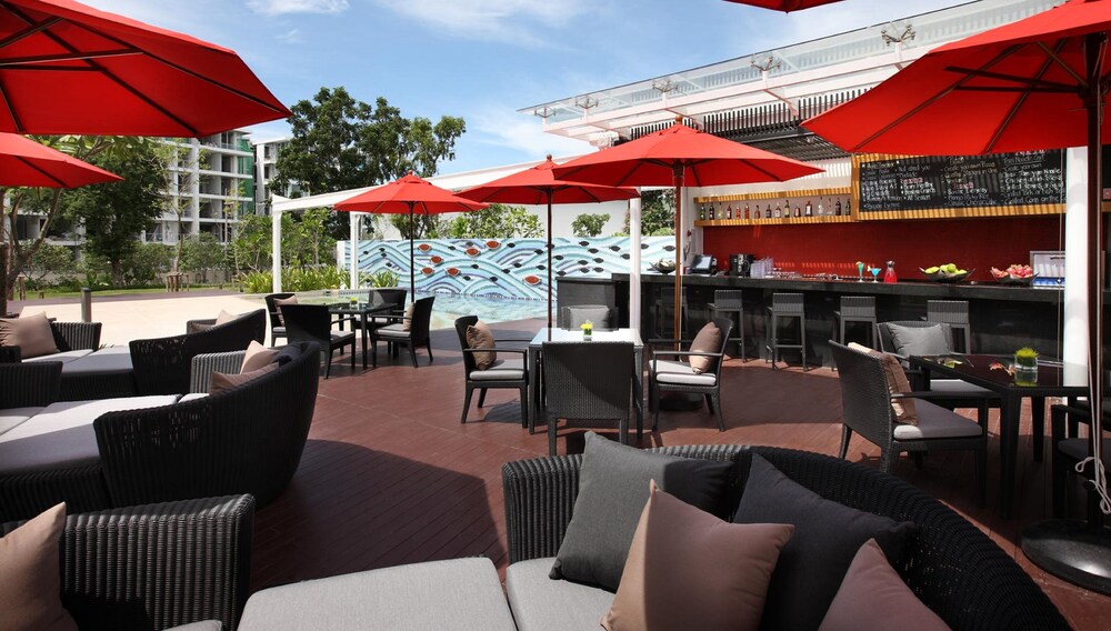 Poolside Bar