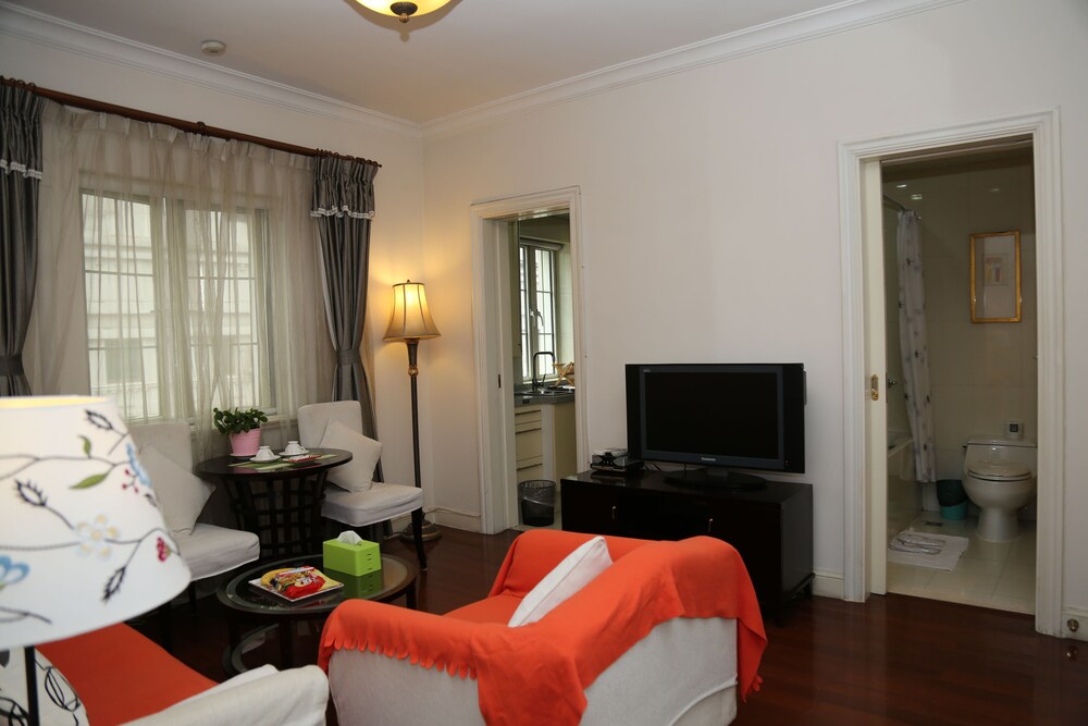 Deluxe Suite - Living Area