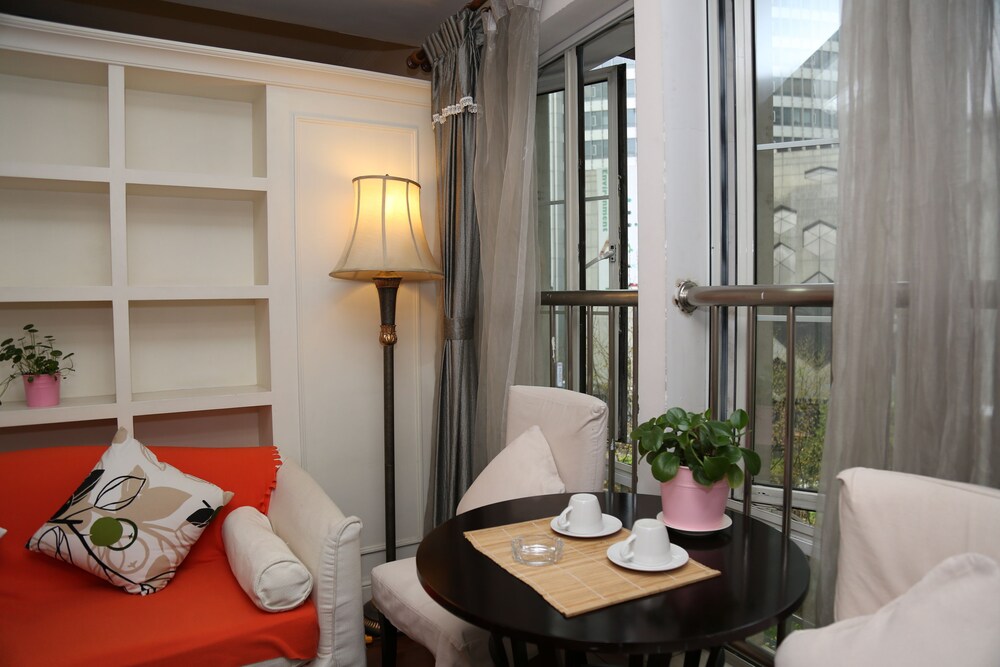 Deluxe Room - Living Area