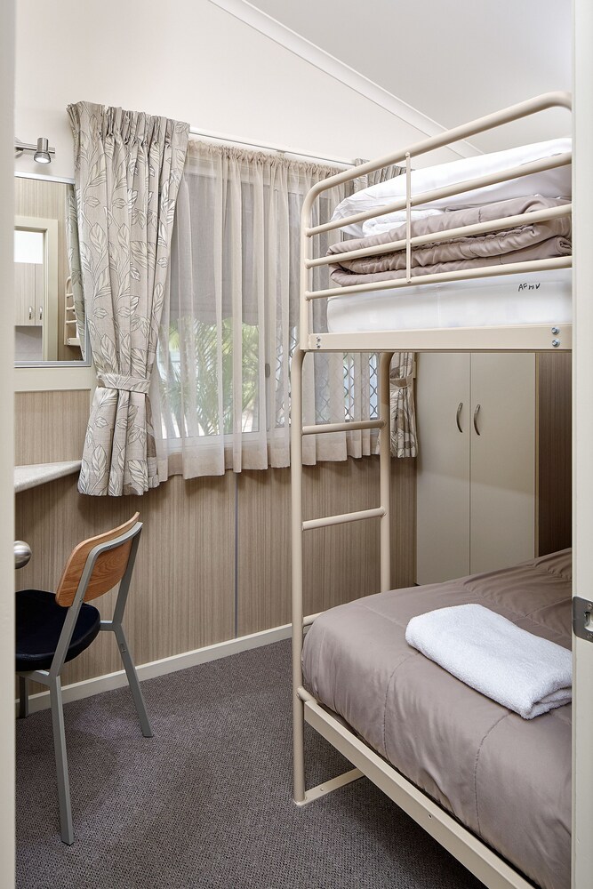 Tropical Family Villa - Guestroom
