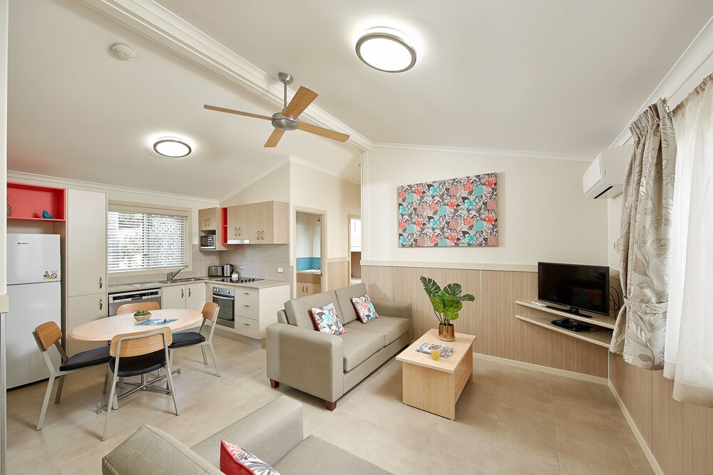 Tropical Family Villa - Living Area