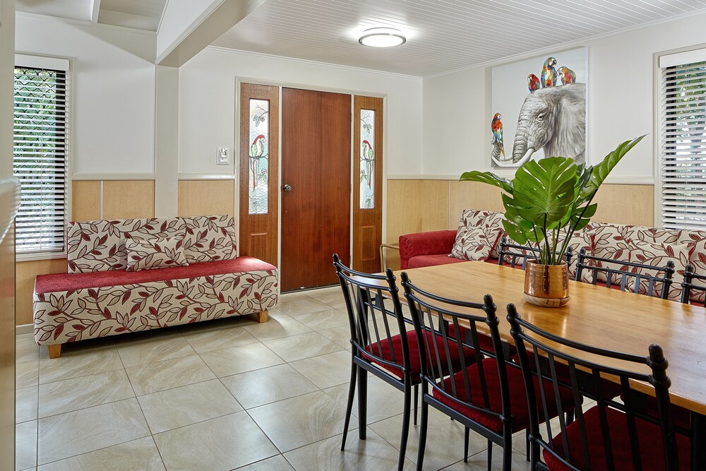 Macaw Mansion - Living Area