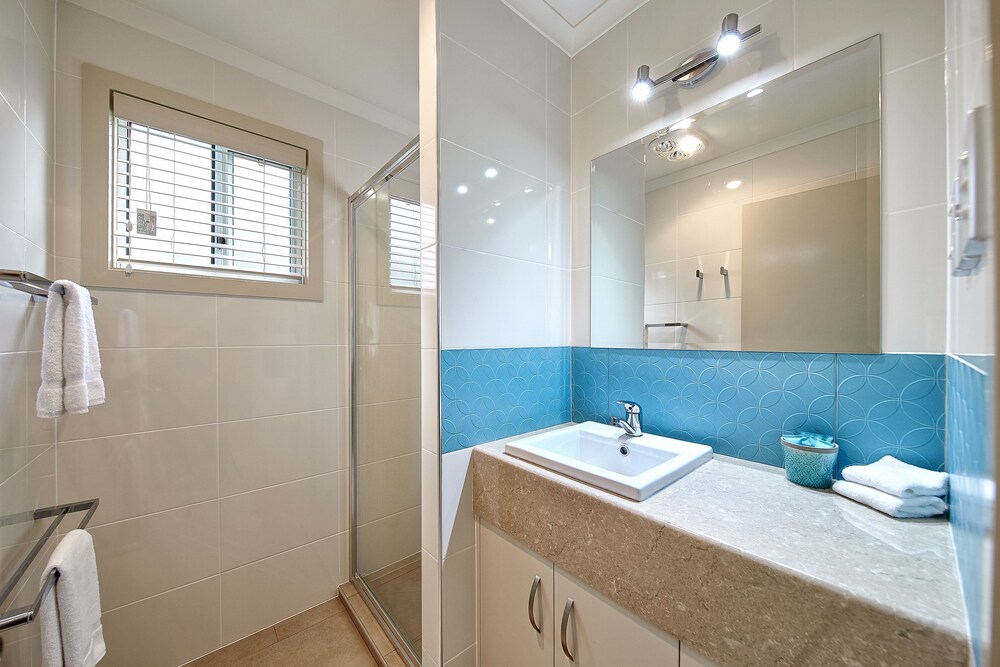 Tropical Family Villa - Bathroom