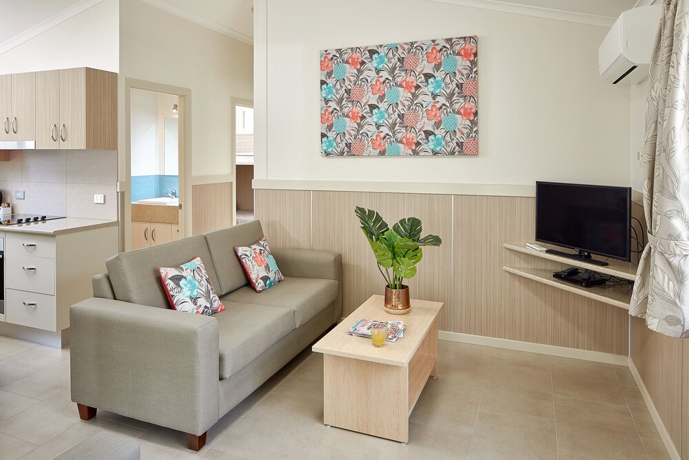 Tropical Family Villa - Living Area