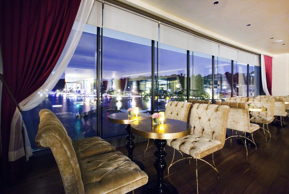Hotel Lounge
