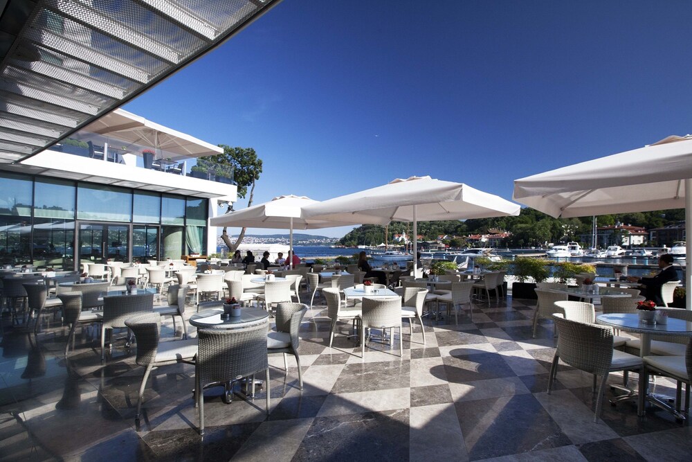 Food Court