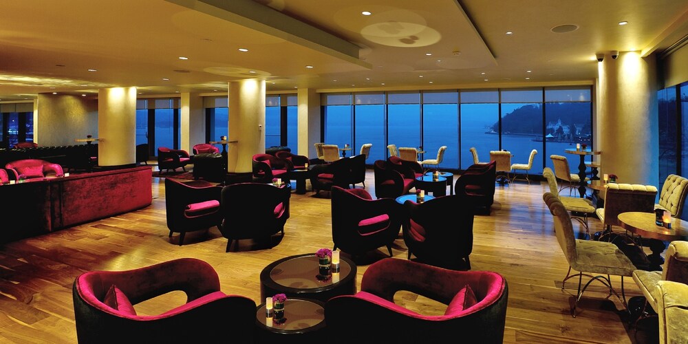 Hotel Lounge