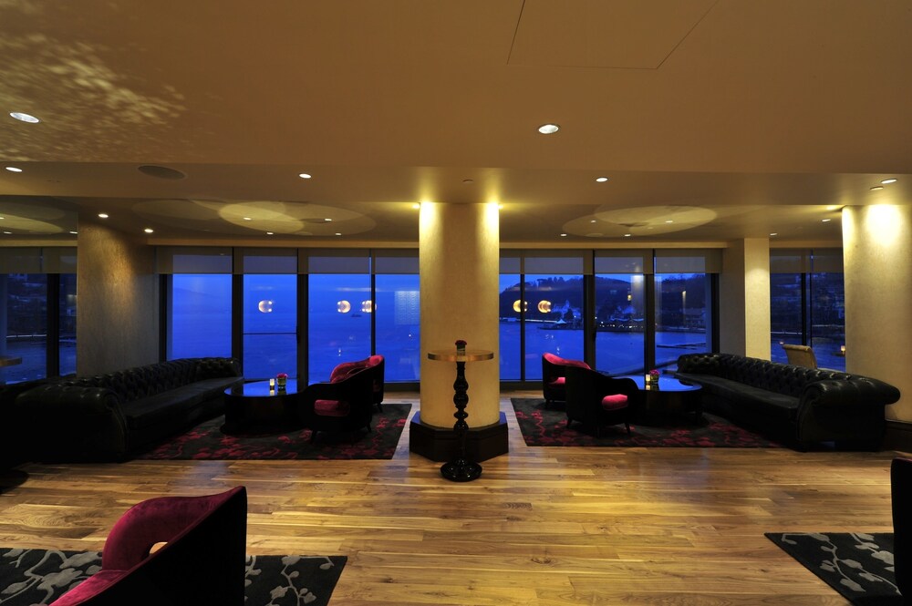 Hotel Lounge