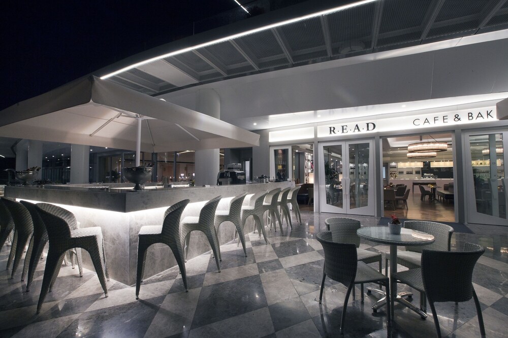 Food Court
