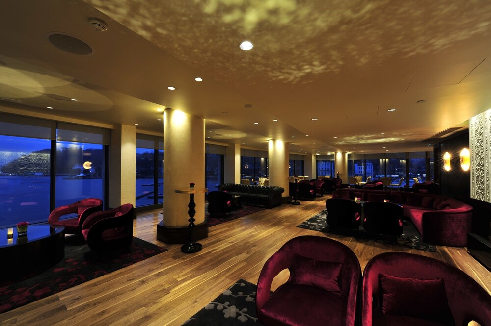 Hotel Lounge