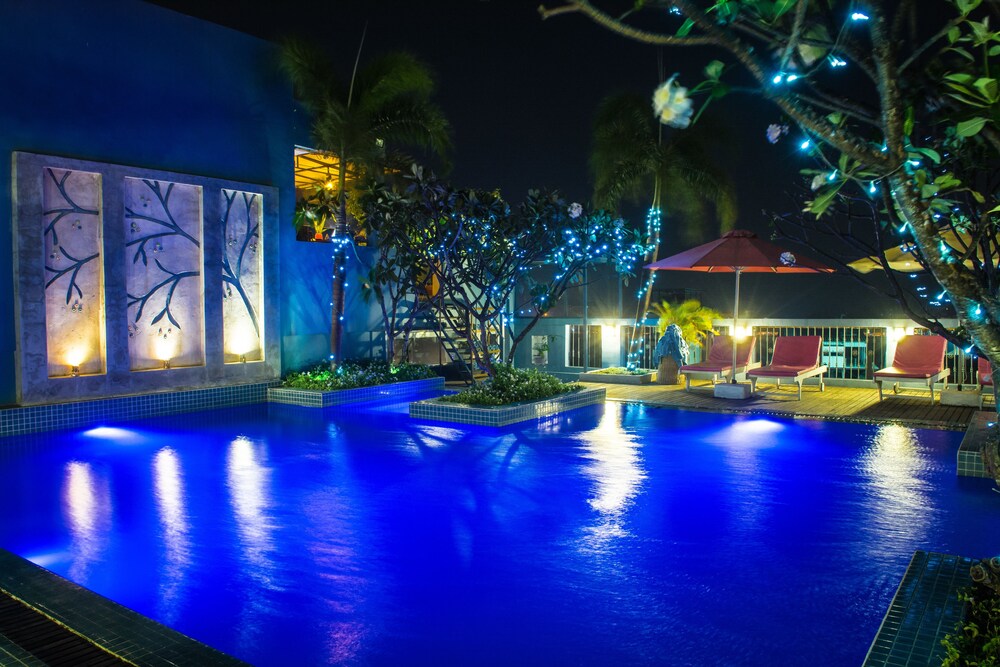Rooftop Pool
