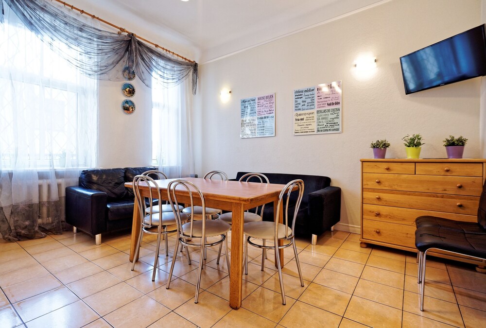 Apartment, 4 Bedrooms, Kitchen, City View - In-Room Dining