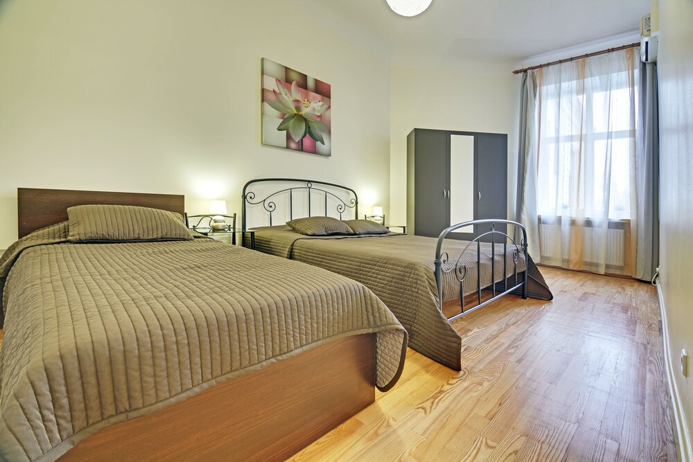 Triple room with shared lounge, bathroom and kitchen - Guestroom