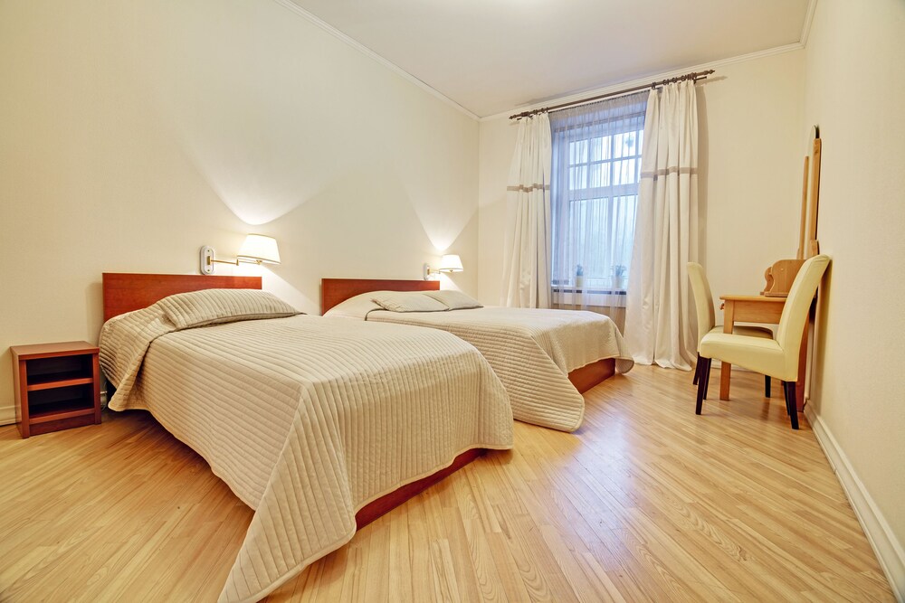 Triple room with shared lounge, bathroom and kitchen - Guestroom