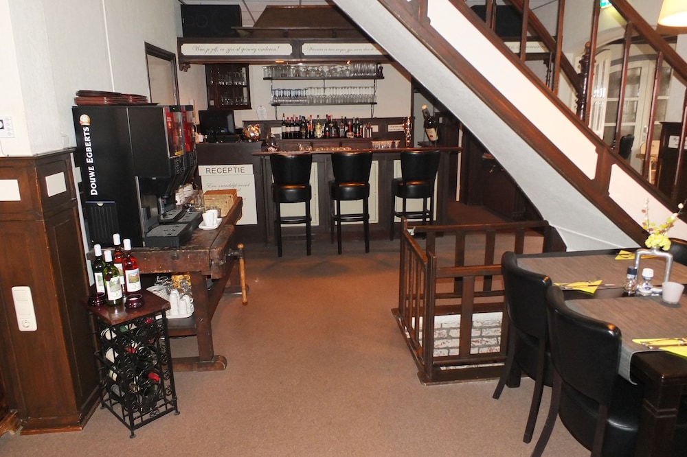 Hotel Bar