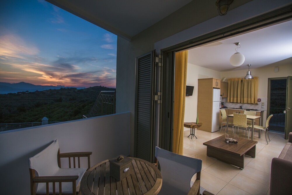 Superior Studio (2 Adults and 2 Children) - Balcony