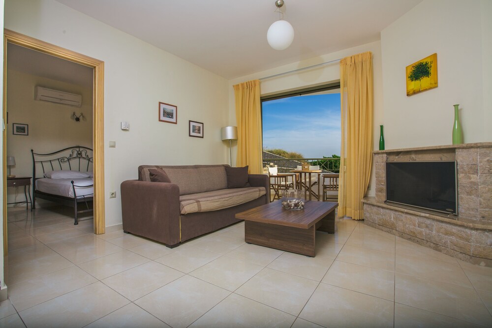 Superior Studio (2 Adults and 2 Children) - Guestroom