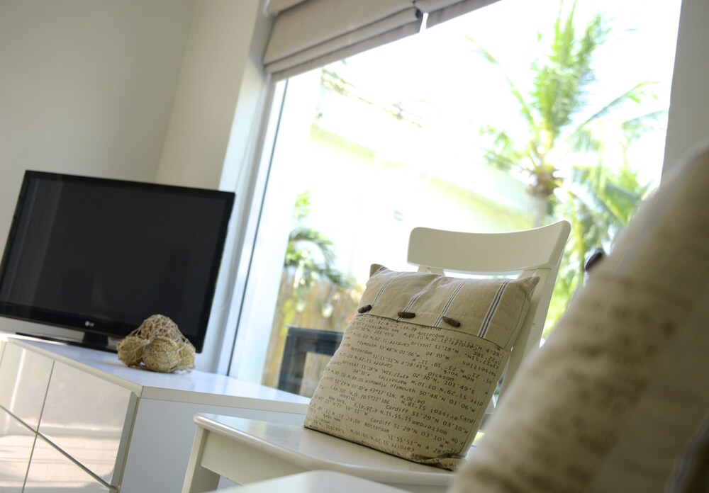 1 Bedroom Garden Suite - Living Area