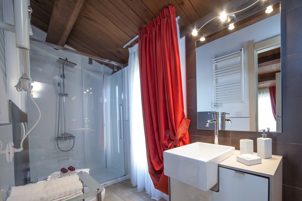 Superior Suite (3 pax) - Bathroom