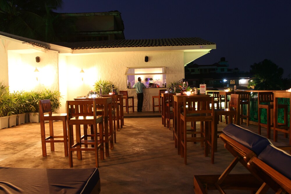 Poolside Bar