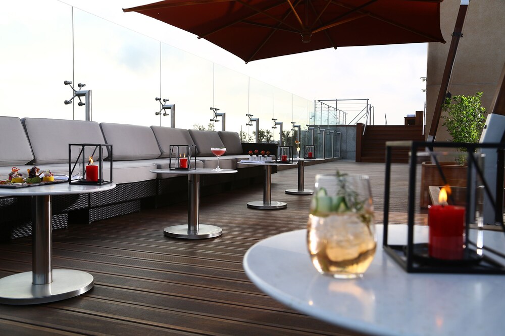 Poolside Bar